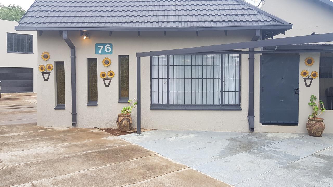 Favour Guest House 波罗克瓦尼 外观 照片